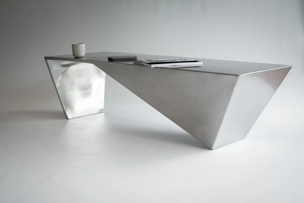 Vue de la collection Paperlane par EMART Design - design géométrique épuré aux finitions métalliques soignées.